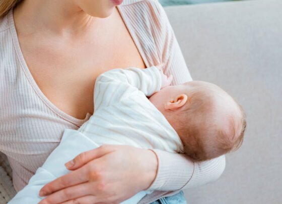 Dicas de amamentação para as mamães de primeira viagem