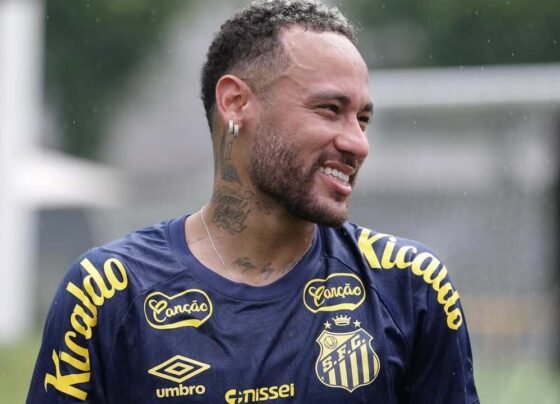 Neymar reestreia no Santos e manda recado para Jorge Jesus: "Quem fala é o campo"