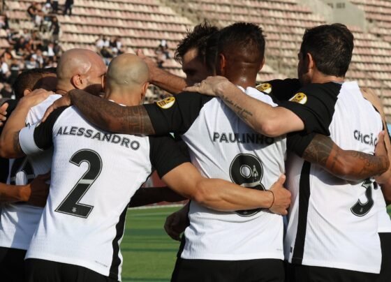 Jogadores do Corinthians comemoram gol contra o Boca em amistoso de lendas