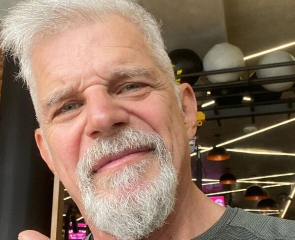 Raul Gazolla choca ao revelar que foi sustentado por conteúdo de "camgirl" da enteada