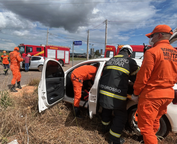 Acidente entre veículos deixa adultos e crianças feridos em Sorriso