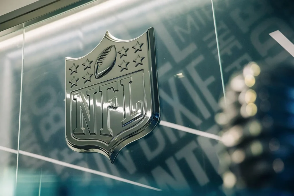 Escudo da NFL no troféu do Super Bowl