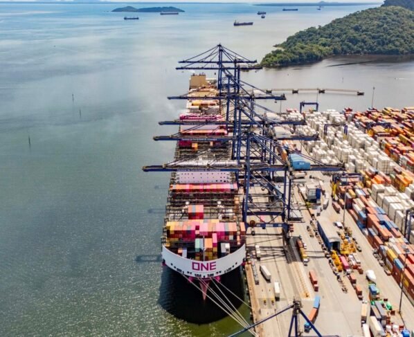 Foto: Claudio Neves/Portos do Paraná.