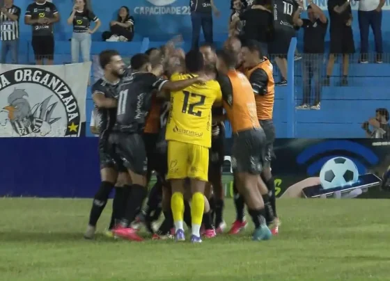 Operário-MS comemorando gol contra o Corumbaense. (Foto: TV Morena)