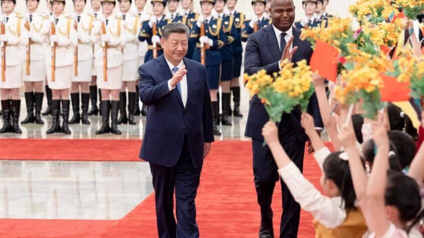 Na imagem, o presidente chinês Xi Jinping durante visita do presidente de Moçambique, Daniel Francisco Chapo, à Pequim em 21 de abril