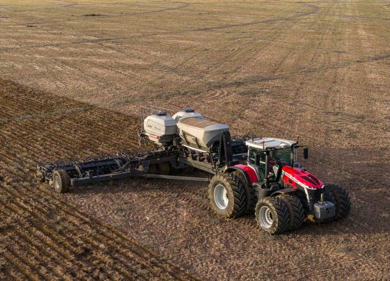 Trator MF 9S e plantadeira Momentum da Massey Fergusson