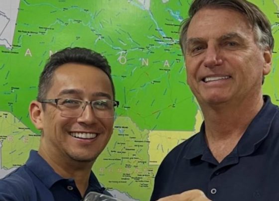 Irmão de criação de Michelle Bolsonaro, Carlos Eduardo Antunes Torres, e o ex-presidente Jair Bolsonaro