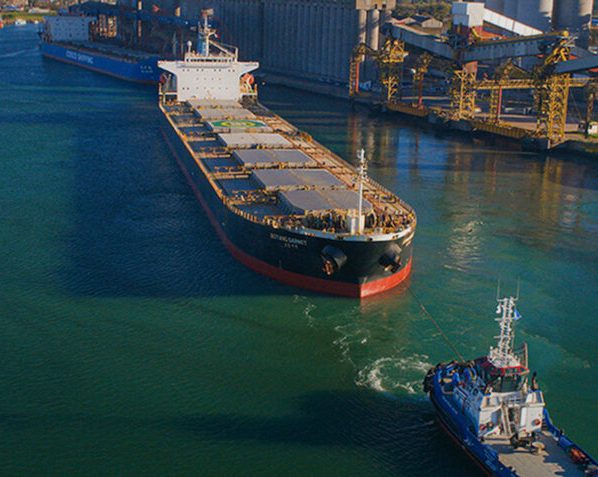 Na imagem, embarcações no porto de Quequén, ao sul da província de Buenos Aires