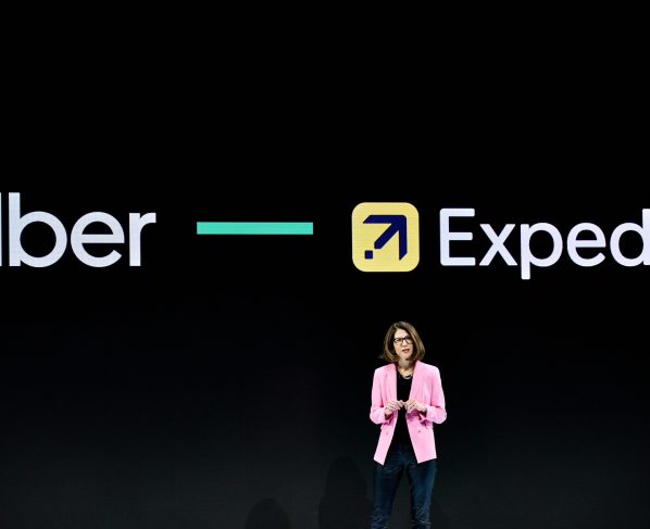 Ariane Gorin, CEO da Expedia, durante evento em Nova York de anúncio de parceria com a Uber (Foto: Gabby Jones/Bloomberg)