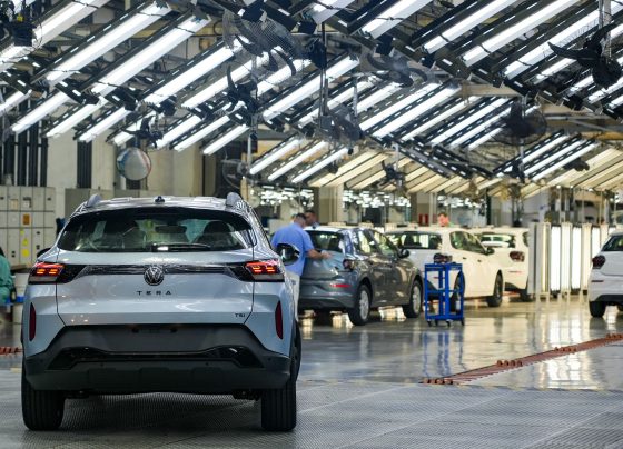 Modelo Tera da Volkswagen em linha de produção da montadora alemã no Brasil