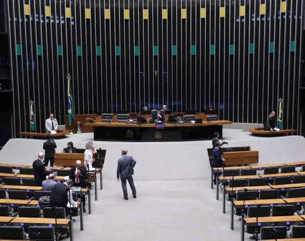 Sessão deliberativa no Plenário da Câmara