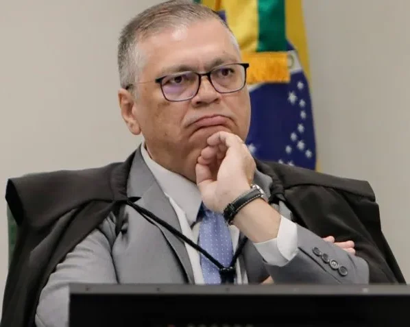 "Transações, operações, cancelamentos de contratos, bloqueios de ativos [...] por determinação de Estado estrangeiro" dependem de "expressa autorização" do Supremo, decidiu Dino