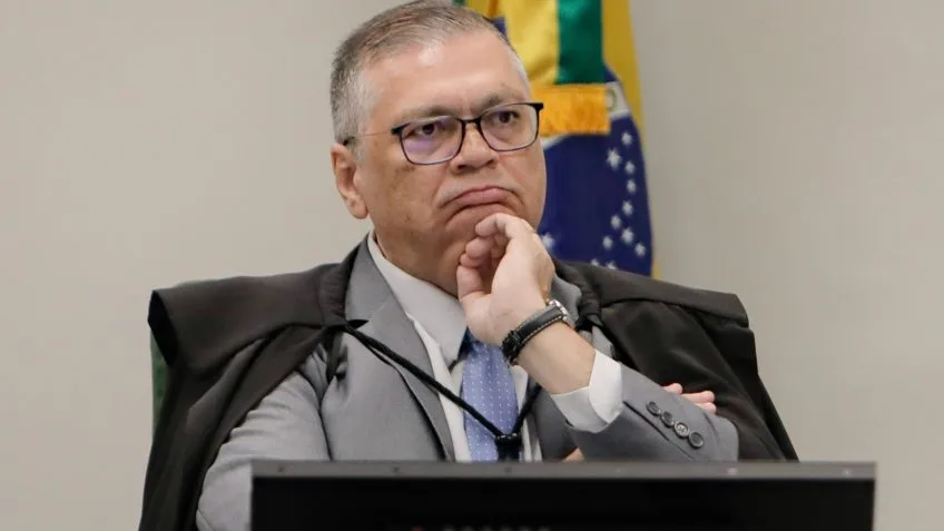 "Transações, operações, cancelamentos de contratos, bloqueios de ativos [...] por determinação de Estado estrangeiro" dependem de "expressa autorização" do Supremo, decidiu Dino