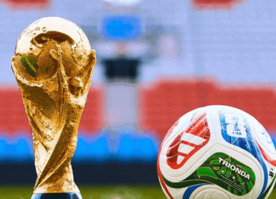 Taça e bola da Copa do Mundo