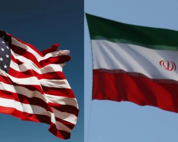 Na imagem, bandeiras dos Estados Unidos (à esq.) e do Irã (à dir.)