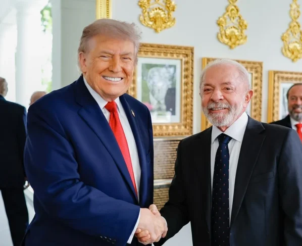 Trump e Lula postam foto sorrindo em encontro na Casa Branca