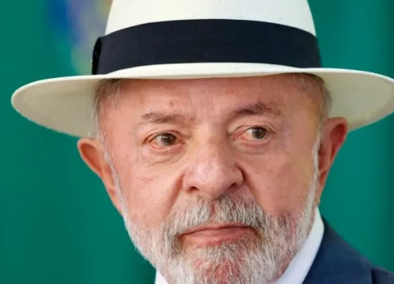 Presidente Lula e o ministro Dario Durigan na apresentação do Desenrola Família