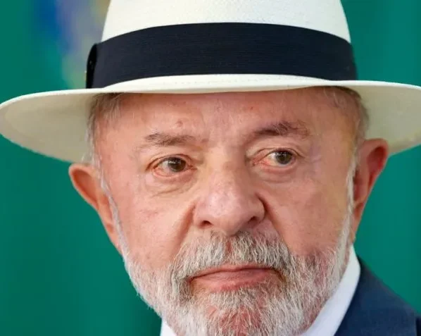 Presidente Lula e o ministro Dario Durigan na apresentação do Desenrola Família